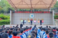 恒升小學舉行“恒真少年”五育成長幣發(fā)行儀式