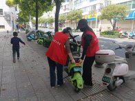 城关镇城西社区：志愿服务“五一”不停摆  整治违停护畅通