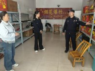 官渡镇：严查烟花爆竹隐患　筑牢安全经营防线