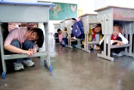 麻家渡镇小学：以演筑防  护“童”成长