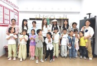宝丰镇施洋路社区童伴之家举办亲子活动