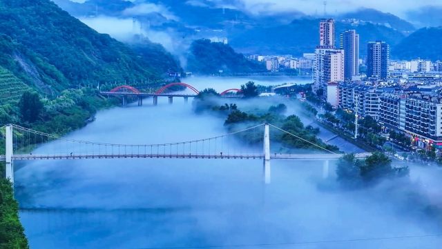 烟雨竹山如江南