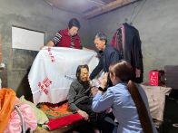 樓臺派出所民警上門為94歲老人辦理身份證