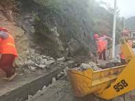 突發暴雨致落石塌方 潘口養護站聯動搶通G346國道保出行