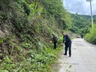 文峰乡：除草护路保畅通  美化乡村促振兴