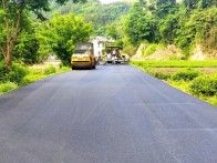 竹坪乡推进茶园产业路沥青铺设