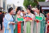 竹山血浆站助力桃花源街开街