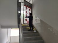 楼台乡中心学校：拆除影响疏散逃生障碍物