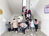 曹家湾小学：以“练”促行  防患未“燃”