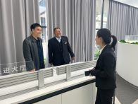 县行政审批局：“局长进大厅”倾听民声 优化服务流程