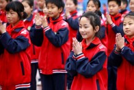 宝丰镇各学校全力呵护孩子的“睛”彩世界