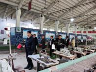 县教育局组织退休党员到丁家营开展主题教育