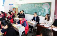 深河乡：县教研室专家到校视导助提升