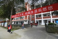 宝丰镇新茶小学应急疏散“月月练”保安全