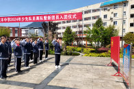 宝丰中学举行“离队入团”仪式