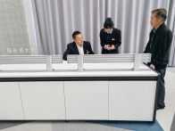 县行政审批局：局长进大厅 服务零距离