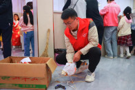 “税务蓝”变“志愿红” 　激情奉献过“五一”