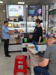 宝丰市场监管所开展化妆品专项检查