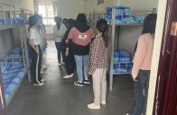 擂鼓镇小学举行期中考试表彰暨毕业年级家长会
