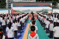 县实验小学开展交通安全宣传教育活动