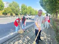 宝丰镇：常态化开展“每周五环境卫生大扫除”行动