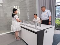 县烟草专卖局开展“局长进大厅”活动