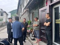 城关镇退役军人服务站：雨中情谊浓，战友心相依