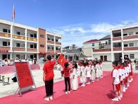 曹家湾小学举行“红领巾  爱祖国”新队员入队仪式